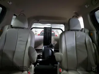 2013 Toyota Sienna XLE z VIN 5TDDK3DCXDS054751, wystawiony jako Copart lot #54004715 z przebiegiem 72 627 mil mil oraz Szkoda całkowita • Salvage title. Historia ofert i sprzedaży dostępna na DreamBid. Obrazek 10.