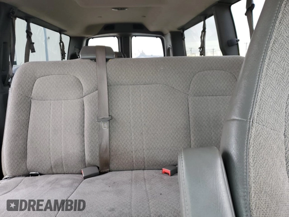 2017 Chevrolet Express Passenger LT z VIN 1GAZGPFG5H1340095, wystawiony jako Copart lot #44379845 z przebiegiem 154 620 mil mil oraz Szkoda całkowita • Salvage title. Historia ofert i sprzedaży dostępna na DreamBid. Obrazek 10.