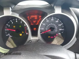 2013 Nissan Juke SL z VIN JN8AF5MV8DT221618, wystawiony jako IAAI lot #42535673 z przebiegiem 133 490 mil mil oraz . Historia ofert i sprzedaży dostępna na DreamBid. Obrazek 7.