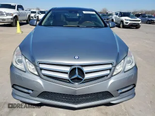2013 Mercedes-Benz E 550 z VIN WDDKJ7DB2DF185221, wystawiony jako Copart lot #46953475 z przebiegiem 89 156 mil mil oraz Szkoda całkowita • Salvage title. Historia ofert i sprzedaży dostępna na DreamBid. Obrazek 5.