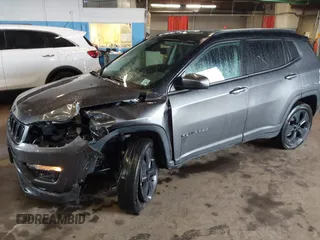 2021 Jeep Compass Latitude z VIN 3C4NJDBB3MT526057, wystawiony jako IAAI lot #42186267 z przebiegiem 32 393 mil mil oraz . Historia ofert i sprzedaży dostępna na DreamBid. Obrazek 19.