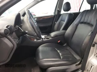 2005 Mercedes-Benz C 240 z VIN WDBRH81JX5F565395, wystawiony jako Copart lot #69967244 z przebiegiem 141 692 mil mil oraz Nie do naprawy. Historia ofert i sprzedaży dostępna na DreamBid. Obrazek 7.