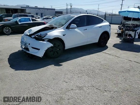 2024 Tesla Model Y with VIN 7SAYGDED5RF196309, listed as a Copart auction lot 44608545 with 7,226 mi miles and Salvage Title. Bid and sale history available at DreamBid. Image 11.