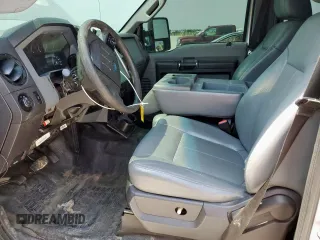 2015 Ford F-250 Lariat z VIN 1FT7W2BT5FEB60435, wystawiony jako Copart lot #57226935 z przebiegiem 284 521 mil mil oraz Czysty tytuł • Clean title. Historia ofert i sprzedaży dostępna na DreamBid. Obrazek 7.