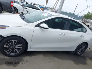 2021 Kia Forte LXS с VIN 3KPF24AD1ME375065, выставлен на аукционе IAAI как лот 42356572 с пробегом 83 025 миль миль и . История ставок и продаж доступна на DreamBid. Изображение 15.