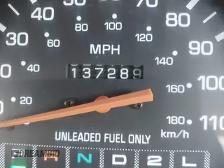 1992 Toyota Pickup DLX z VIN 4TARN81PXNZ004395, wystawiony jako IAAI lot #41729264 z przebiegiem 137 289 mil mil oraz . Historia ofert i sprzedaży dostępna na DreamBid. Obrazek 15.