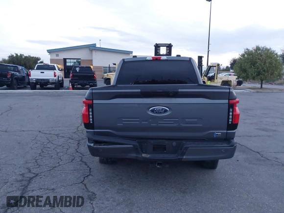 2023 Ford F-150 Lightning Pro z VIN 1FTVW1EL8PWG48559, wystawiony jako IAAI lot #41566599 z przebiegiem 8 830 mil mil oraz . Historia ofert i sprzedaży dostępna na DreamBid. Obrazek 16.