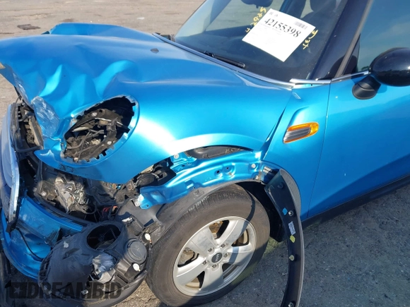 2015 MINI Hardtop 4 Door with VIN WMWXS5C56FT831505, listed as a IAAI auction lot 42155398 with 95,693 mi miles and . Bid and sale history available at DreamBid. Image 19.