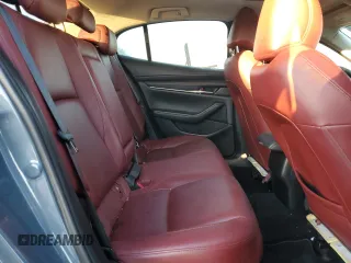 2022 Mazda 3 Carbon Edition z VIN 3MZBPACL0NM300509, wystawiony jako Copart lot #82294524 z przebiegiem 43 367 mil mil oraz Szkoda całkowita • Salvage title. Historia ofert i sprzedaży dostępna na DreamBid. Obrazek 10.