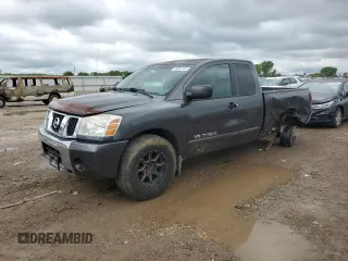2006 Nissan Titan SE z VIN 1N6BA06B56N549572, wystawiony jako Copart lot #55050165 z przebiegiem 212 808 mil mil oraz Szkoda całkowita • Salvage title. Historia ofert i sprzedaży dostępna na DreamBid. Obrazek 1.