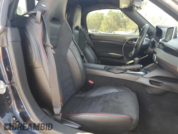 2018 FIAT 124 Spider Abarth z VIN JC1NFAEK4J0134965, wystawiony jako Copart lot #65599784 z przebiegiem Nie podano mil oraz Szkoda całkowita • Salvage title. Historia ofert i sprzedaży dostępna na DreamBid. Obrazek 10.