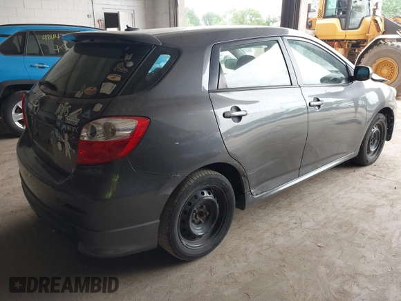 2010 Toyota Matrix S z VIN 2T1KE4EEXAC036565, wystawiony jako IAAI lot #42459351 z przebiegiem 182 150 mil mil oraz . Historia ofert i sprzedaży dostępna na DreamBid. Obrazek 4.