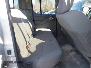 2015 Nissan Frontier SV z VIN 1N6AD0FR0FN711897, wystawiony jako IAAI lot #41586254 z przebiegiem 106 326 mil mil oraz . Historia ofert i sprzedaży dostępna na DreamBid. Obrazek 8.