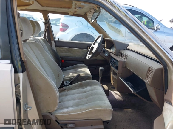 1985 Toyota Camry z VIN JT2SV16E9F0351378, wystawiony jako IAAI lot #41605627 z przebiegiem 192 476 mil mil oraz . Historia ofert i sprzedaży dostępna na DreamBid. Obrazek 5.