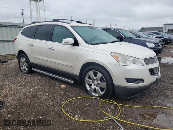 2012 Chevrolet Traverse LTZ z VIN 1GNKVLED5CJ155527, wystawiony jako Copart lot #57597285 z przebiegiem Nie podano mil oraz Szkoda całkowita • Salvage title. Historia ofert i sprzedaży dostępna na DreamBid. Obrazek 4.