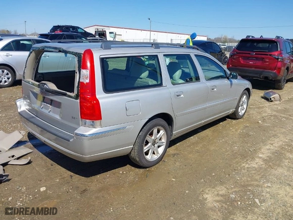 2005 Volvo V70 with VIN YV1SW592052486307, listed as a IAAI auction lot 41763897 with 171,207 mi miles. Bid and sale history available at carsss.com. Image 4.