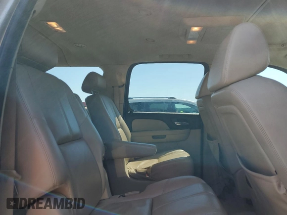 2008 Chevrolet Suburban 2LT z VIN 3GNFK16368G206563, wystawiony jako Copart lot #52494055 z przebiegiem 174 692 mil mil oraz Szkoda całkowita • Salvage title. Historia ofert i sprzedaży dostępna na DreamBid. Obrazek 11.