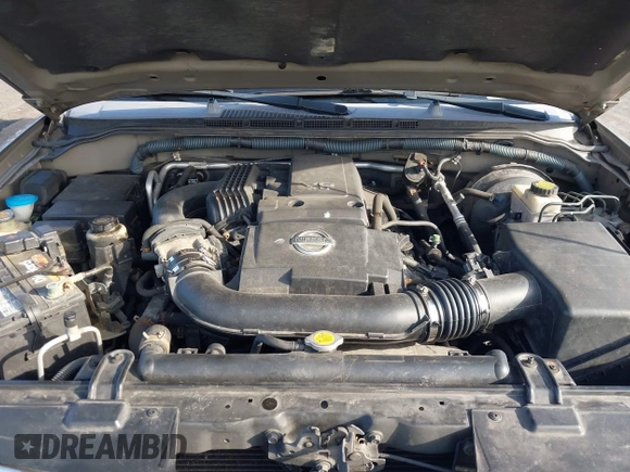 2008 Nissan Pathfinder S z VIN 5N1AR18B38C663168, wystawiony jako IAAI lot #41779271 z przebiegiem 137 464 mil mil oraz . Historia ofert i sprzedaży dostępna na DreamBid. Obrazek 10.