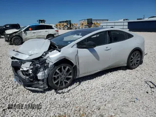 2024 Toyota Prius SE z VIN JTDACACU3R3029374, wystawiony jako Copart lot #49418225 z przebiegiem Nie podano mil oraz Szkoda całkowita • Salvage title. Historia ofert i sprzedaży dostępna na DreamBid. Obrazek 1.