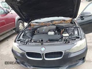 2013 BMW 3 Series 320i xDrive z VIN WBA3C3C50DF981783, wystawiony jako IAAI lot #42012328 z przebiegiem 110 268 mil mil oraz . Historia ofert i sprzedaży dostępna na DreamBid. Obrazek 10.