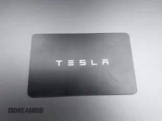 2024 Tesla Model Y z VIN 7SAYGDEDXRF032666, wystawiony jako IAAI lot #42373033 z przebiegiem 7 428 mil mil oraz . Historia ofert i sprzedaży dostępna na DreamBid. Obrazek 11.
