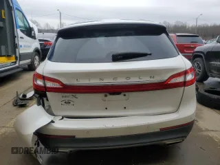 2017 Lincoln MKX Reserve z VIN 2LMPJ6LR0HBL18784, wystawiony jako Copart lot #44115605 z przebiegiem 111 571 mil mil oraz Szkody całkowita. Historia ofert i sprzedaży dostępna na DreamBid. Obrazek 6.