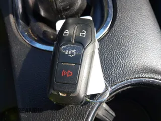 2016 Ford Mustang EcoBoost z VIN 1FA6P8TH0G5206167, wystawiony jako IAAI lot #41833768 z przebiegiem 101 181 mil mil oraz . Historia ofert i sprzedaży dostępna na DreamBid. Obrazek 11.