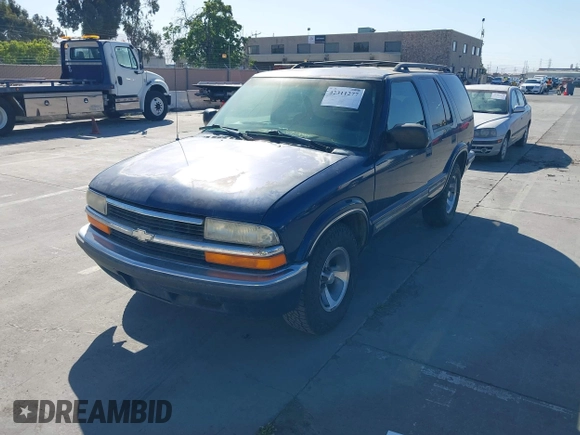 1999 Chevrolet Blazer LS z VIN 1GNCS13W0X2125101, wystawiony jako IAAI lot #42311277 z przebiegiem Nie podano mil oraz . Historia ofert i sprzedaży dostępna na DreamBid. Obrazek 2.