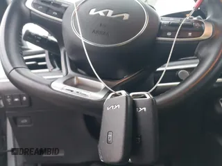 2024 Kia K5 GT-Line z VIN 5XXG64J29RG237148, wystawiony jako IAAI lot #41396574 z przebiegiem 22 926 mil mil oraz . Historia ofert i sprzedaży dostępna na DreamBid. Obrazek 11.