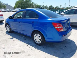 2017 Chevrolet Sonic LS z VIN 1G1JB5SH3H4175533, wystawiony jako IAAI lot #42296259 z przebiegiem 89 348 mil mil oraz . Historia ofert i sprzedaży dostępna na DreamBid. Obrazek 3.