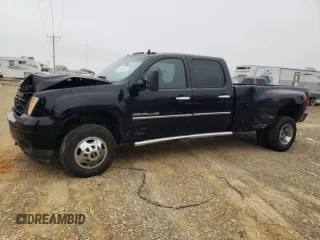 2011 GMC Sierra 3500HD DRW Denali z VIN 1GT426C84BF220662, wystawiony jako Copart lot #89382485 z przebiegiem 273 317 mil mil oraz Szkoda całkowita • Salvage title. Historia ofert i sprzedaży dostępna na DreamBid. Obrazek 1.