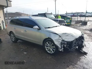 2010 Volkswagen Passat Komfort z VIN WVWXK7AN4AE025029, wystawiony jako IAAI lot #41721252 z przebiegiem 144 726 mil mil oraz . Historia ofert i sprzedaży dostępna na DreamBid. Obrazek 1.
