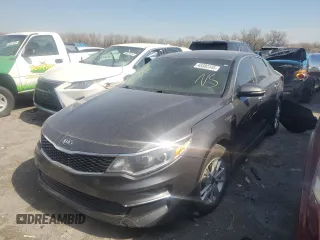 2017 Kia Optima LX z VIN KNAGT4L31H5157034, wystawiony jako Copart lot #45582345 z przebiegiem 239 655 mil mil oraz Szkoda całkowita • Salvage title. Historia ofert i sprzedaży dostępna na DreamBid. Obrazek 1.