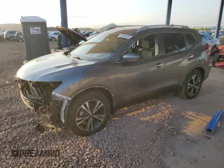 2020 Nissan Rogue S z VIN 5N1AT2MT7LC750523, wystawiony jako Copart lot #55694555 z przebiegiem 32 637 mil mil oraz Szkoda całkowita • Salvage title. Historia ofert i sprzedaży dostępna na DreamBid. Obrazek 1.