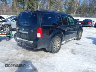 2012 Nissan Pathfinder LE z VIN 5N1AR1NB0CC608450, wystawiony jako IAAI lot #41625816 z przebiegiem 209 120 mil mil oraz . Historia ofert i sprzedaży dostępna na DreamBid. Obrazek 4.