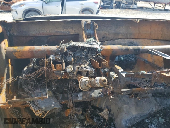 1999 Ford F-350 z VIN 1FTWX32S0XEB73729, wystawiony jako Copart lot #46487445 z przebiegiem Nie podano mil oraz Szkoda całkowita • Salvage title. Historia ofert i sprzedaży dostępna na DreamBid. Obrazek 9.