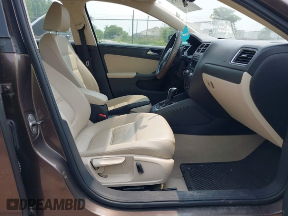2014 Volkswagen Jetta SE with VIN 3VWD07AJ7EM251973, listed as a IAAI auction lot 42415573 with 124,323 mi miles and . Bid and sale history available at DreamBid. Image 5.