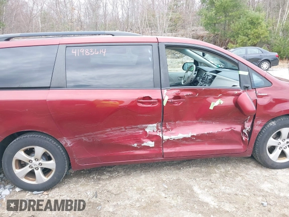 2011 Toyota Sienna LE AAS with VIN 5TDKK3DC3BS034894, listed as a IAAI auction lot 41983614 with 217,308 mi miles. Bid and sale history available at carsss.com. Image 6.