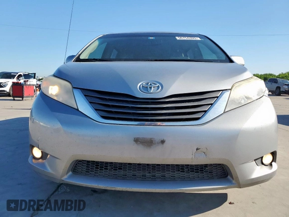2013 Toyota Sienna XLE AAS с VIN 5TDYK3DC2DS327442, выставлен на аукционе Copart как лот 56754465 с пробегом 203 691 миль миль и Чистый • Clean title. История ставок и продаж доступна на DreamBid. Изображение 5.