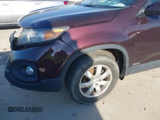 2012 Kia Sorento LX with VIN 5XYKTCA61CG221464, listed as a IAAI auction lot 41762388 with 155,076 mi miles. Bid and sale history available at carsss.com. Image 12.