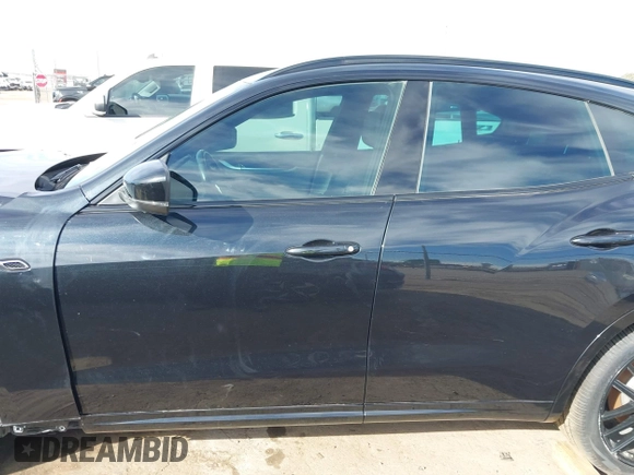 2022 Maserati Levante GT z VIN ZN661XUAXNX400339, wystawiony jako IAAI lot #41515920 z przebiegiem 48 360 mil mil oraz . Historia ofert i sprzedaży dostępna na DreamBid. Obrazek 15.