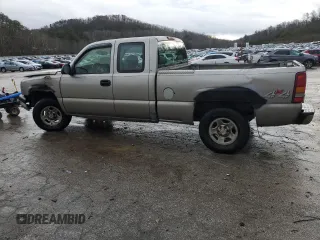 2003 Chevrolet Silverado 1500 with VIN 2GCEK19V731102554, listed as a Copart auction lot 83031934 with 279,206 mi miles and Salvage Title. Bid and sale history available at carsss.com. Image 2.