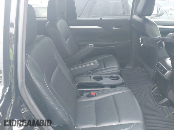 2018 Toyota Highlander SE with VIN 5TDJZRFH3JS543823, listed as a IAAI auction lot 42491705 with 110,801 mi miles and . Bid and sale history available at DreamBid. Image 8.