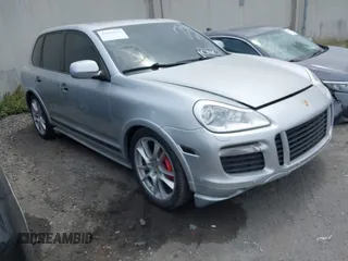 2009 Porsche Cayenne GTS z VIN WP1AD29P39LA60854, wystawiony jako IAAI lot #42034711 z przebiegiem 116 015 mil mil oraz . Historia ofert i sprzedaży dostępna na DreamBid. Obrazek 1.