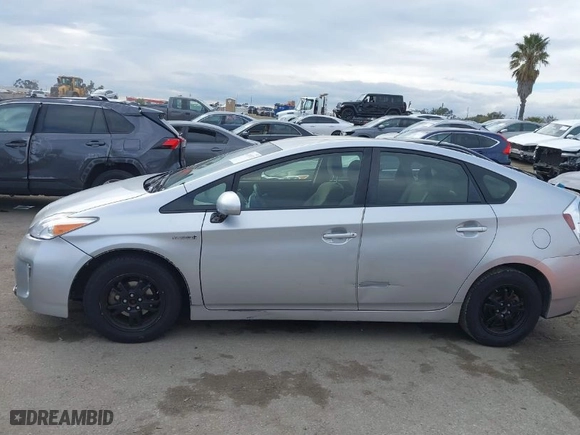 2013 Toyota Prius One with VIN JTDKN3DU9D5585100, listed as a IAAI auction lot 41787373 with 288,326 mi miles. Bid and sale history available at carsss.com. Image 14.