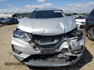 2017 Nissan Rogue SL z VIN 5N1AT2MT3HC885683, wystawiony jako Copart lot #54957275 z przebiegiem 127 879 mil mil oraz Szkoda całkowita • Salvage title. Historia ofert i sprzedaży dostępna na DreamBid. Obrazek 5.