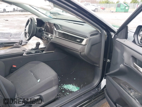2025 Toyota Camry LE with VIN 4T1DAACK8SU500304, listed as a IAAI auction lot 41907504 with 6 mi miles and . Bid and sale history available at DreamBid. Image 5.