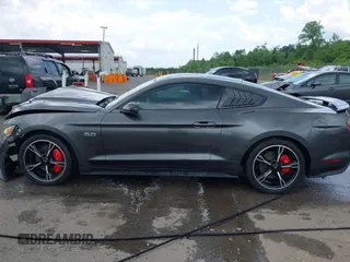 2016 Ford Mustang GT z VIN 1FA6P8CF4G5264863, wystawiony jako IAAI lot #42078115 z przebiegiem 95 889 mil mil oraz . Historia ofert i sprzedaży dostępna na DreamBid. Obrazek 14.