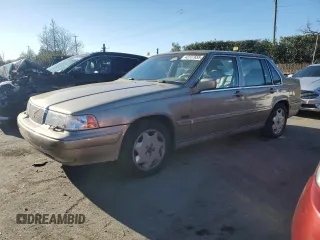 1995 Volvo 960 z VIN YV1KS9610S1074212, wystawiony jako Copart lot #42237655 z przebiegiem 102 627 mil mil oraz Tytuł czysty. Historia ofert i sprzedaży dostępna na DreamBid. Obrazek 1.