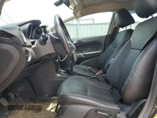 2014 Ford Fiesta Titanium z VIN 3FADP4FJXEM228098, wystawiony jako Copart lot #55173975 z przebiegiem 109 311 mil mil oraz Szkoda całkowita • Salvage title. Historia ofert i sprzedaży dostępna na DreamBid. Obrazek 7.